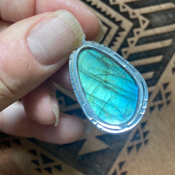 925 Sterling Silver Labradorite Pendant - Picture 7 of 10